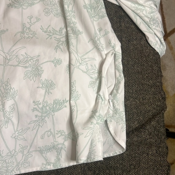 EUC Columbia antimacrobial lightweight button down - Picture 9 of 11